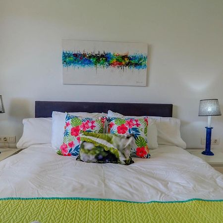 Mediterraneo Seaview Apartment By Hello Homes סיטגס מראה חיצוני תמונה