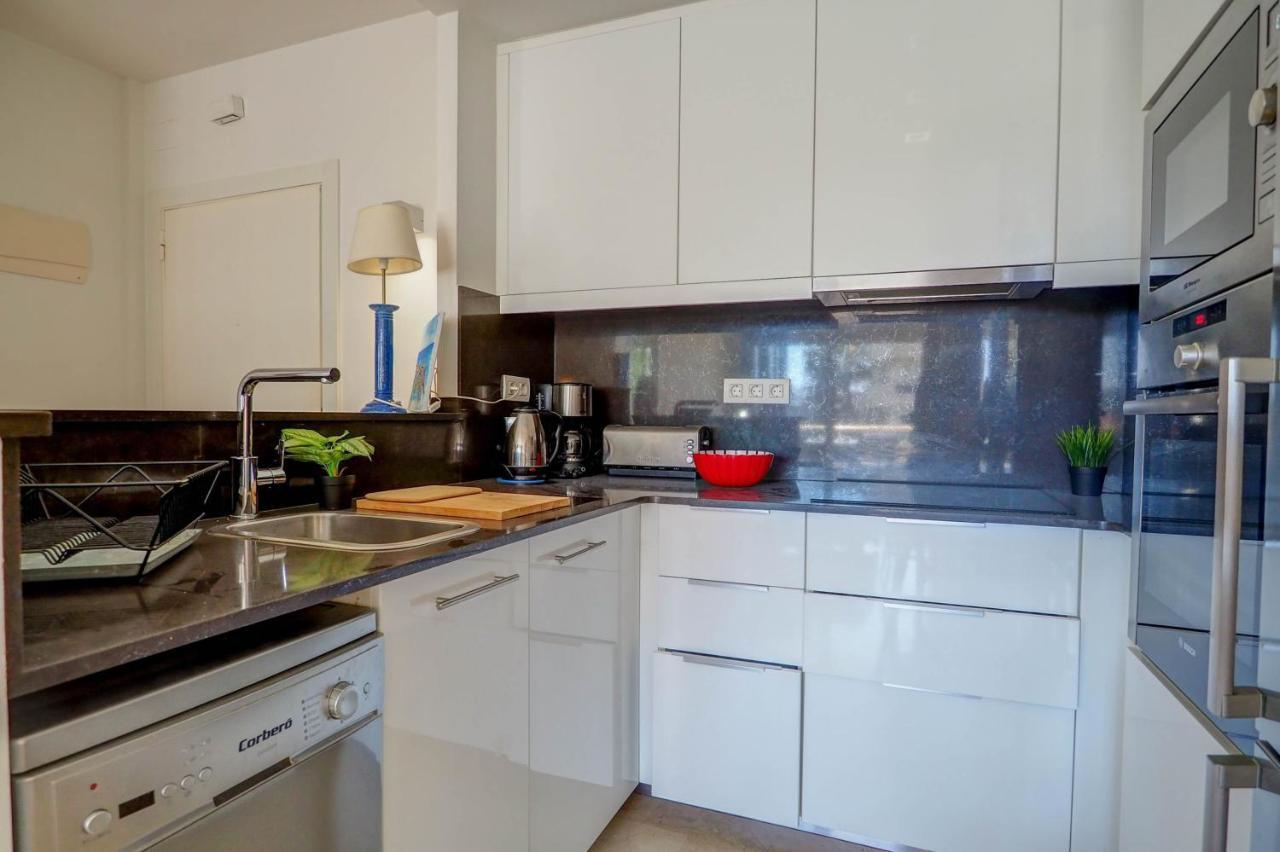Mediterraneo Seaview Apartment By Hello Homes סיטגס מראה חיצוני תמונה