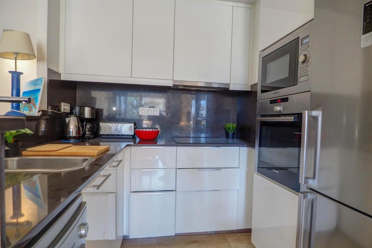 Mediterraneo Seaview Apartment By Hello Homes סיטגס מראה חיצוני תמונה