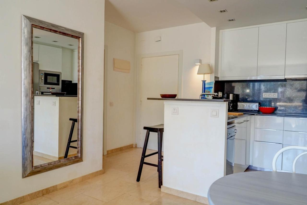 Mediterraneo Seaview Apartment By Hello Homes סיטגס מראה חיצוני תמונה