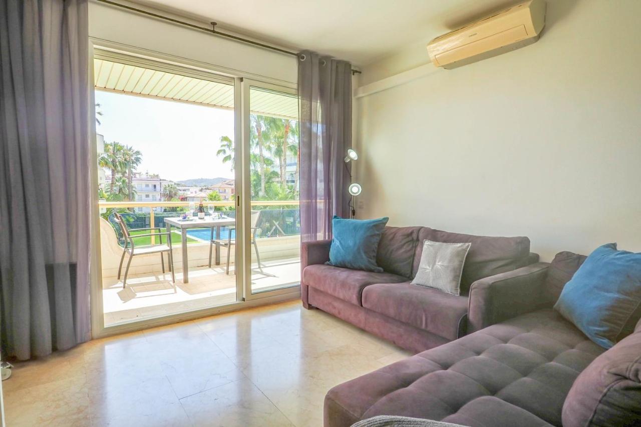 Mediterraneo Seaview Apartment By Hello Homes סיטגס מראה חיצוני תמונה