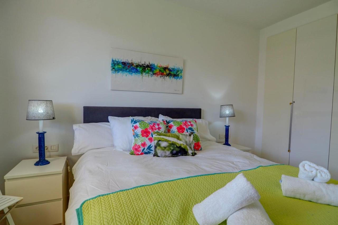 Mediterraneo Seaview Apartment By Hello Homes סיטגס מראה חיצוני תמונה