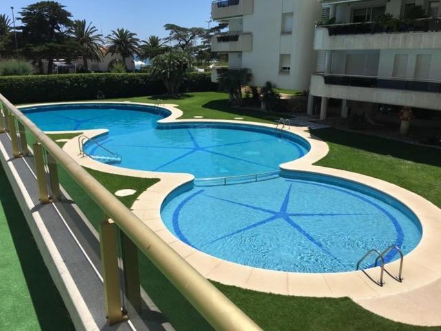 Mediterraneo Seaview Apartment By Hello Homes סיטגס מראה חיצוני תמונה