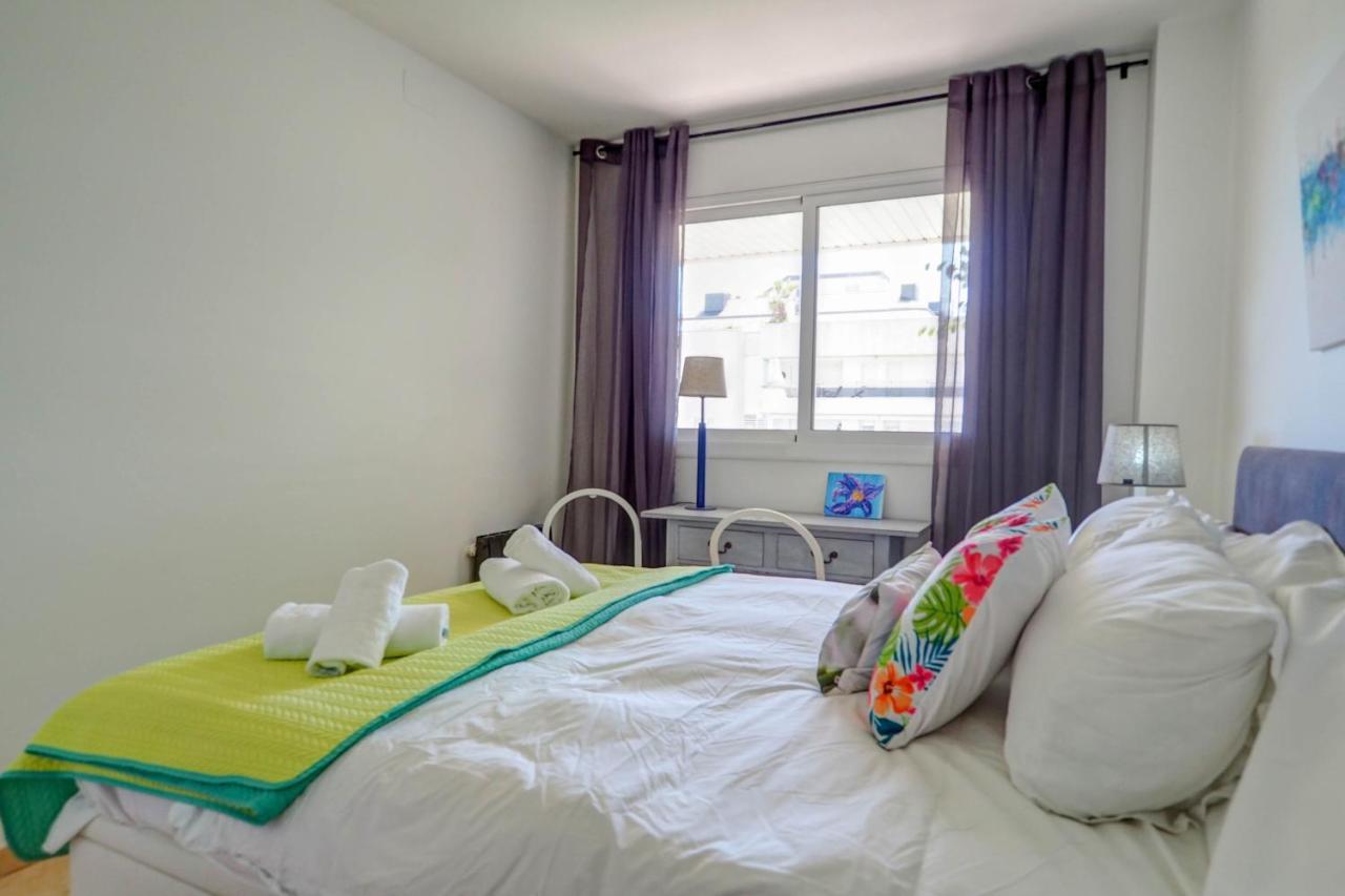 Mediterraneo Seaview Apartment By Hello Homes סיטגס מראה חיצוני תמונה