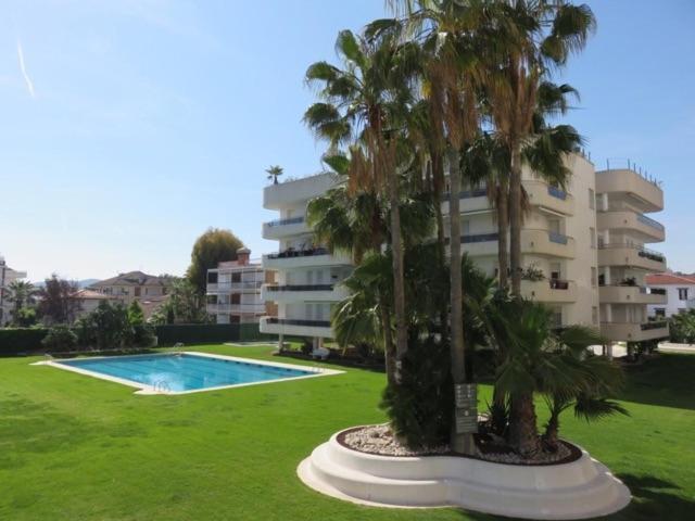 Mediterraneo Seaview Apartment By Hello Homes סיטגס מראה חיצוני תמונה