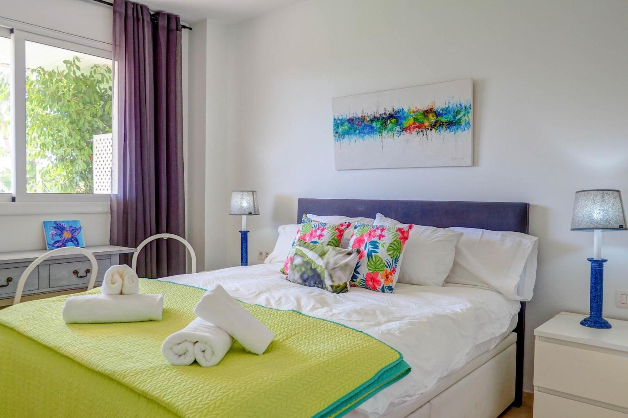 Mediterraneo Seaview Apartment By Hello Homes סיטגס מראה חיצוני תמונה
